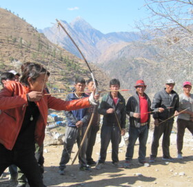 हराउदै धनुष बाण खेल