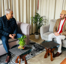 कांग्रेस सभापति देउवा र सञ्चारमन्त्री खरेल बीच भेटवार्ता