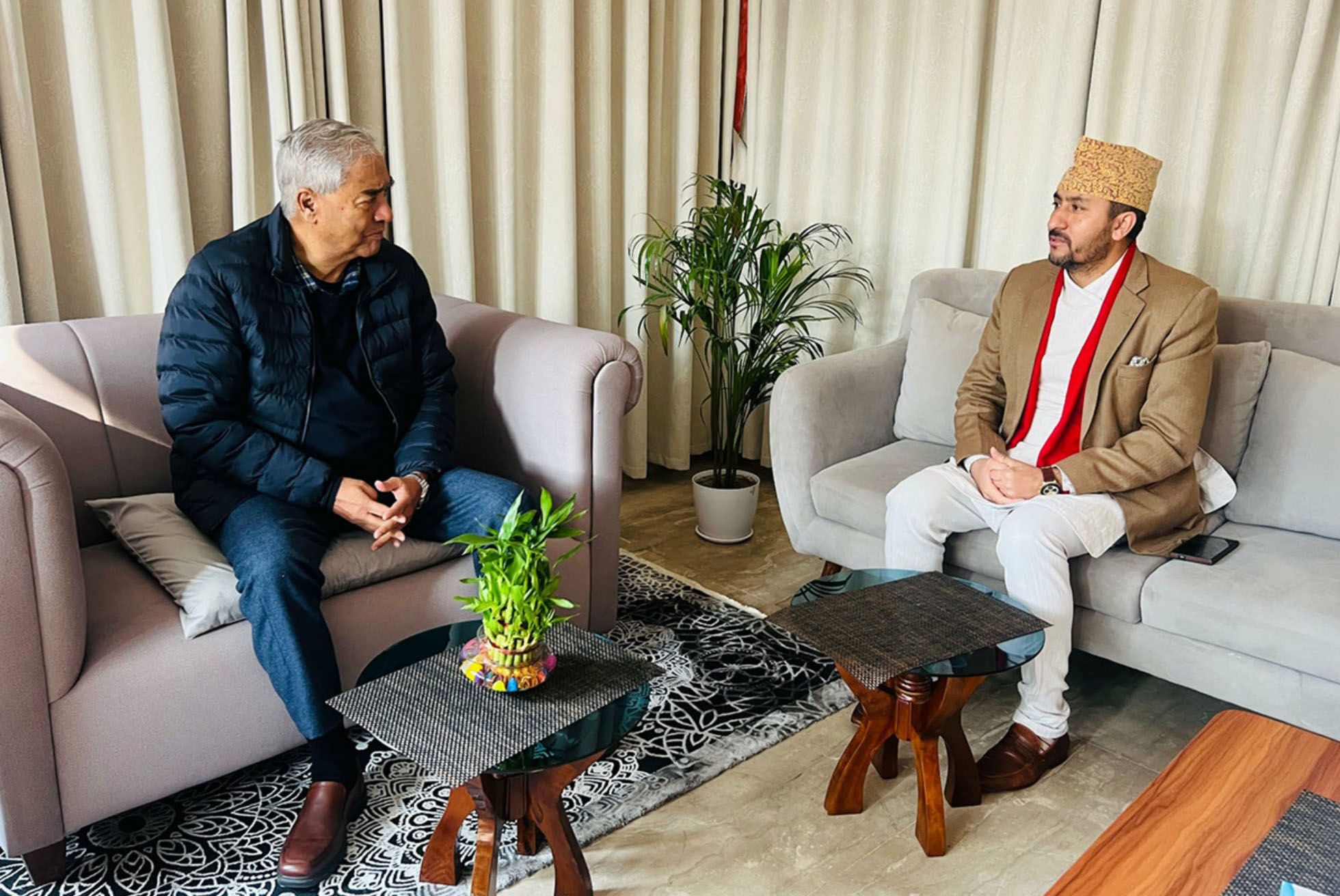 कांग्रेस सभापति देउवा र सञ्चारमन्त्री खरेल बीच भेटवार्ता