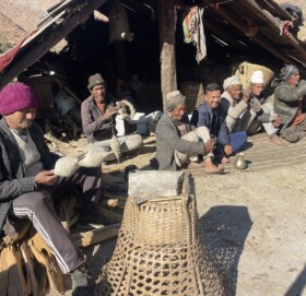 गाउँ बस्तीमा बुढापाकाहरुको चुनावी चर्चा