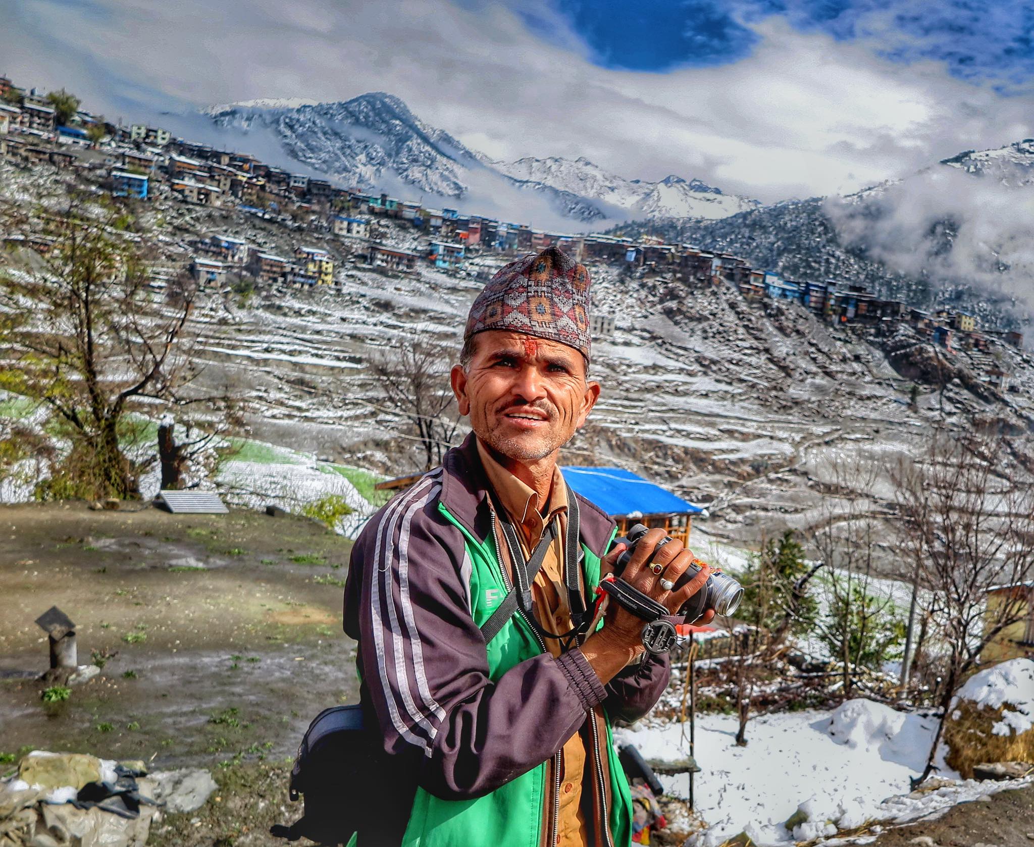 दुर्गमका  कविराज र क्यामेरा