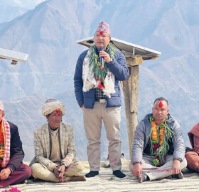 पूर्बवनमन्त्री शाही चुनावी प्रचार अभियानमा