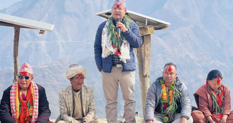 पूर्बवनमन्त्री शाही चुनावी प्रचार अभियानमा