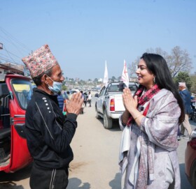 खुश्बु वलीको घरदैलो अभियान :  एक भोट राष्ट्रलाई एक भोट हिन्दु शास्त्रलाई