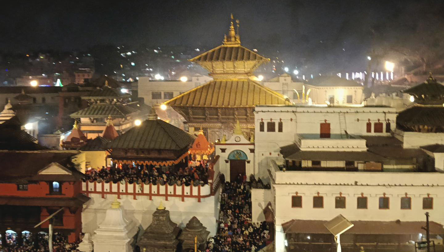 आज महाशिवरात्रि पर्व पशुपतिमा बिहानैदेखि दर्शनार्थीको भिड