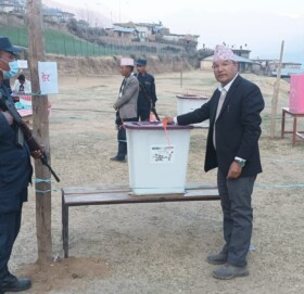 पूर्बवनमन्त्री शाहीले गरे मतदान