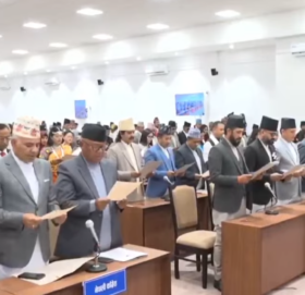 नयाँ  संसद भवनामा नवनिर्वाचित सांसदहरूले लिए शपथ