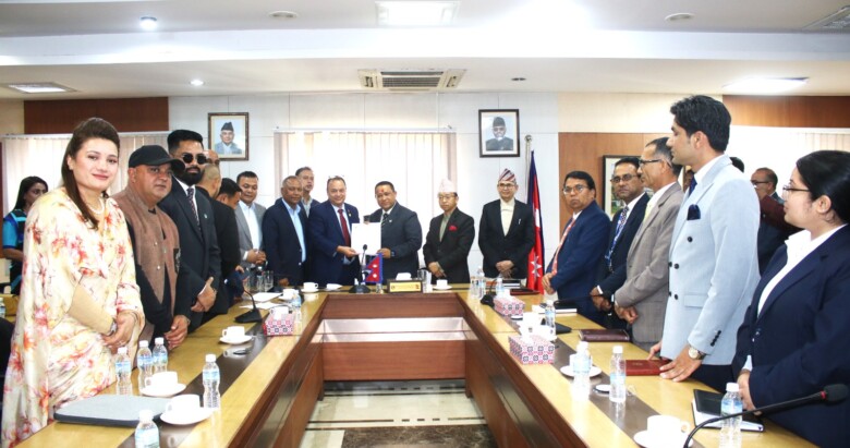 एनआरएनए प्रतिनिधिमण्डल र परराष्ट्रमन्त्री खनालबीच भेटघाट