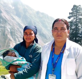 दुर्गमकी भरोसा : सुत्केरीको ज्यान बचाउदै, सरिता शाही