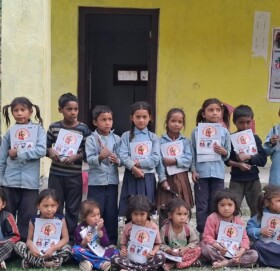 अक्कल कोपिला फाउण्डेसनद्धारा बिधार्थीलाई शैक्षिक समाग्री बितरण