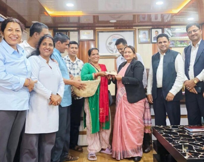 नगरप्रहरीको दुव्र्यवहारमा परेकी काफल बेच्ने महिलालाई १० हजार क्षतिपूर्ति