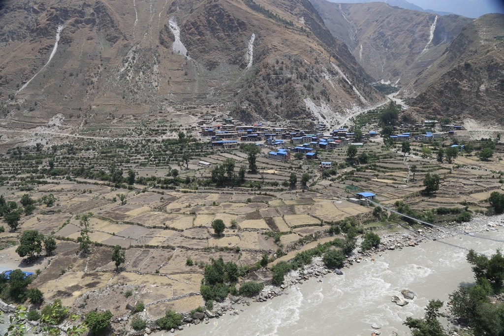 कर्णालीमा खडेरीले जल्यो बनपाखा सुक्यो पानीका मुहान