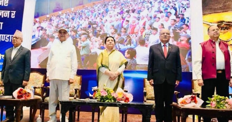 ओली, दाहाल, नेपाल र खनाल एउटै मञ्च बाट कम्यूनिष्ट एकताको जोड