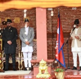 गृहमन्त्री गुरुङ र नवप्रवर्तनमन्त्री पुनले लिए मन्त्री पदको शपथ