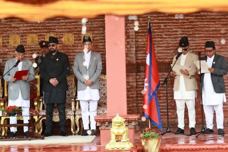 गृहमन्त्री गुरुङ र नवप्रवर्तनमन्त्री पुनले लिए मन्त्री पदको शपथ
