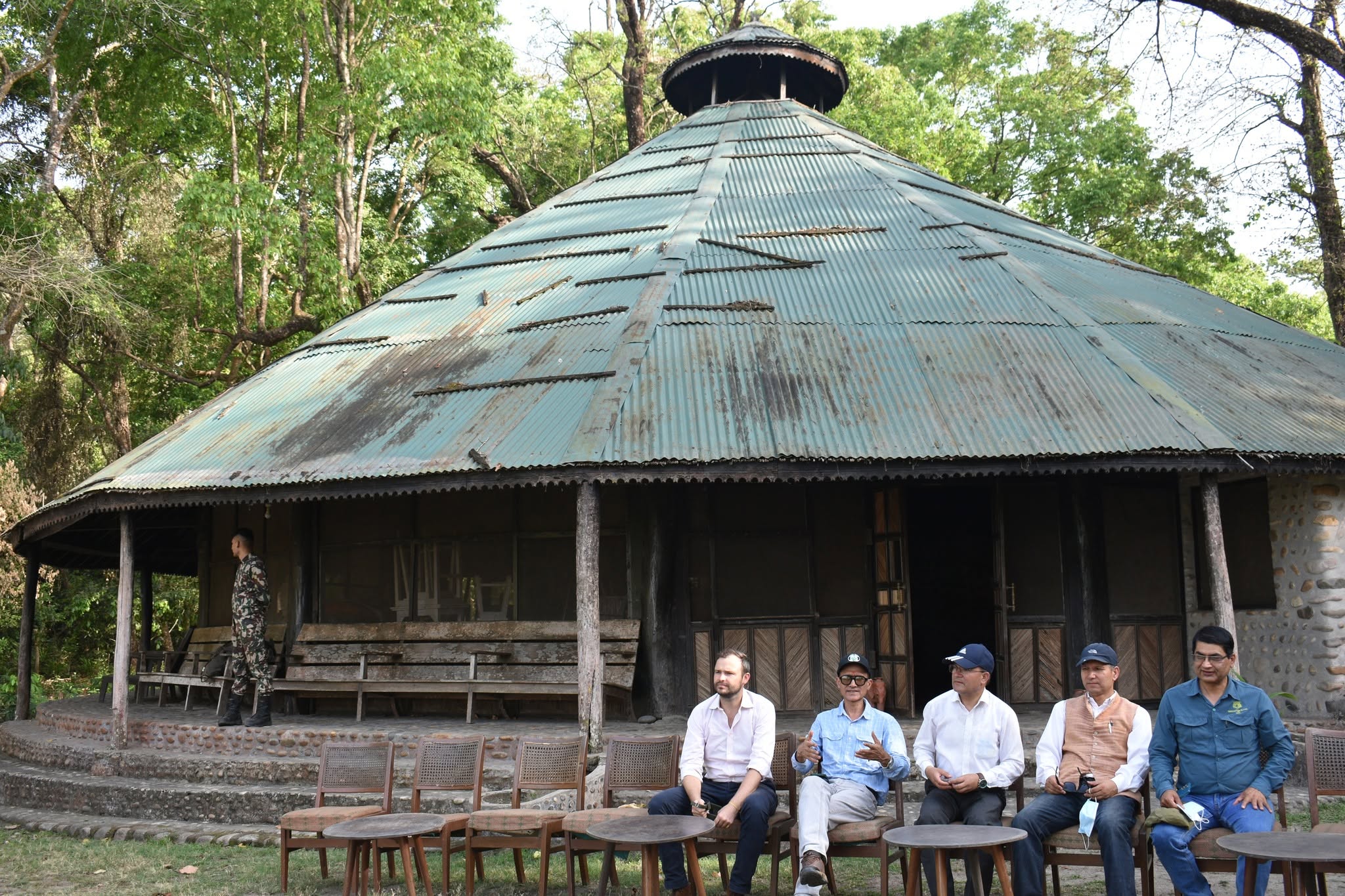 जीर्ण बन्दै चितवनको टाइगर टप रिर्सोट