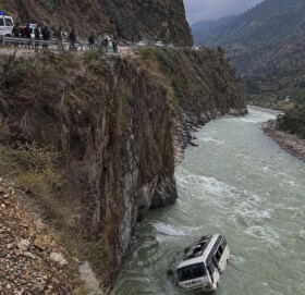 कर्णालीमा गाडी दुर्घटना खोज उद्धार कार्य जारी