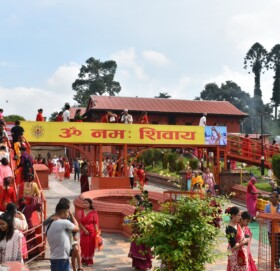 आज साउनको पहिलो सोमबार देशभरका शिव मन्दिरमा भक्तजनको भीड