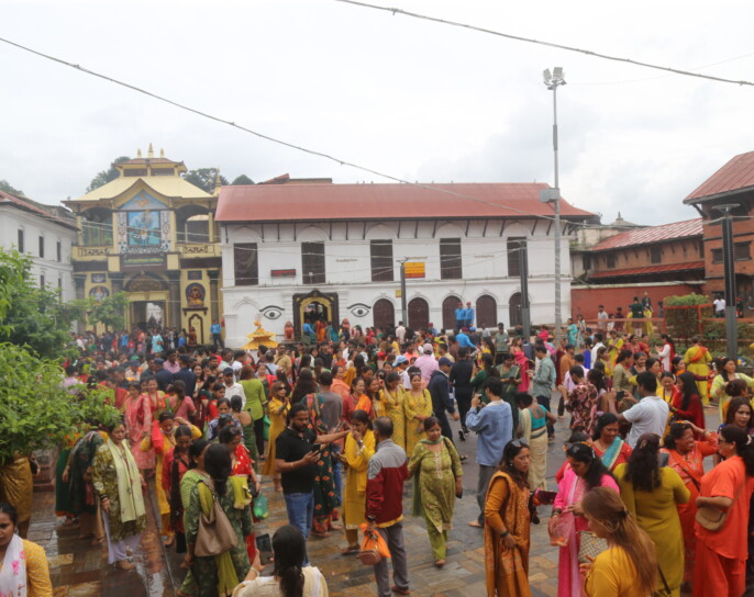 साउन महिनाको तेस्रो सोमबार पशुपतिनाथमा दर्शनार्थीको घुइचो
