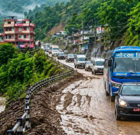 भोटेकोशी बाढीले अबरुद्ध काठमाडौं–मुग्लिन सडक सुचारु