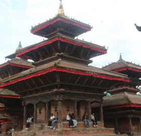 इन्द्रजात्राको लागि बेहुलीझैं सिंगारिदै हनुमानढोका