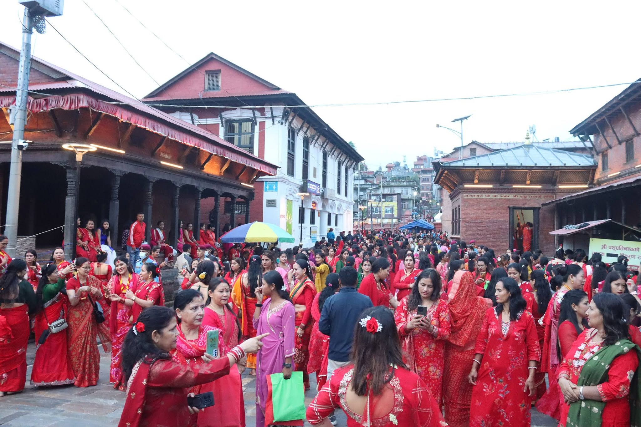 पशुपतिनाथ क्षेत्रमा हरितालिका तीजको रौनक