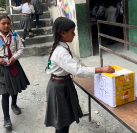 बिधार्थीद्धारा खाजानास्ताको पैसा बाट  रसुवाका बाढीपिडितलाई राहत संकलन