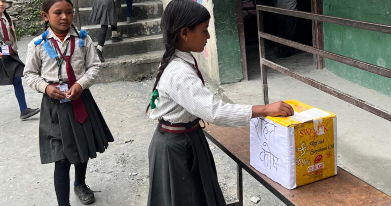 बिधार्थीद्धारा खाजानास्ताको पैसा बाट  रसुवाका बाढीपिडितलाई राहत संकलन