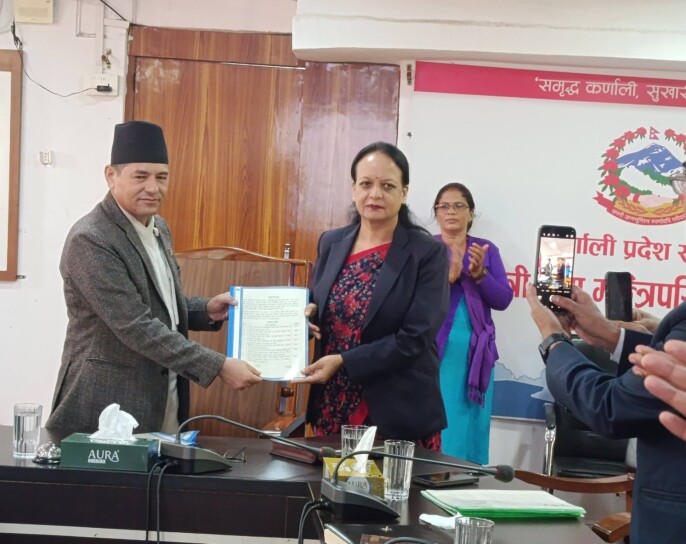 कर्णाली प्रदेशका मुख्यमन्त्री शाहीले मन्त्रीहरुसंग गरे कार्यसम्पादनको सम्झौता
