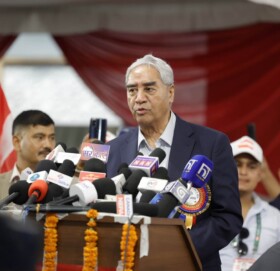 जलवायु परिवर्तनले सेता हिमाल काला देखिन थालेका छन, पूर्वप्रधानमन्त्री देउवा