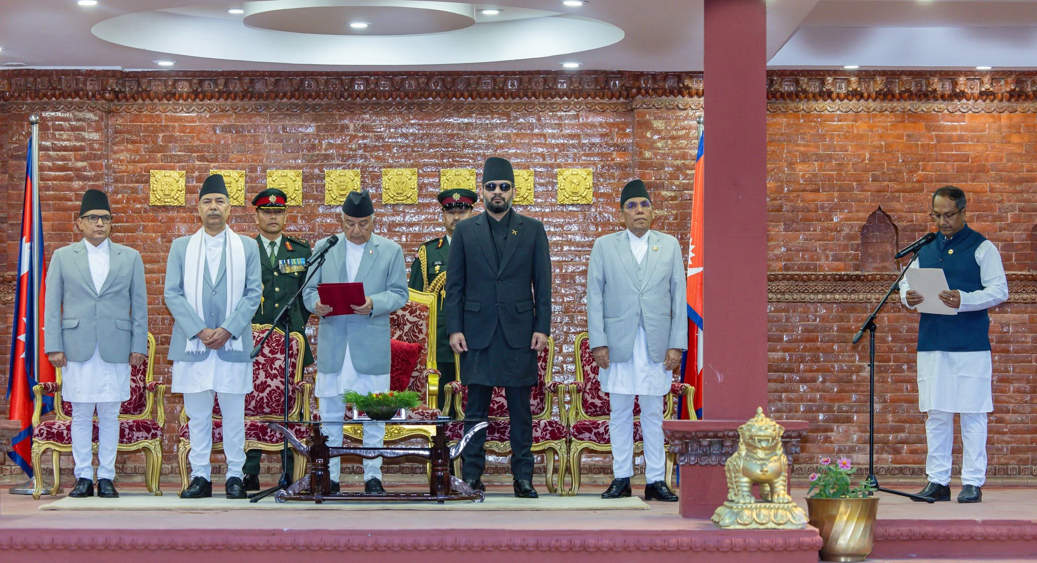 नवनियुक्त उद्योगमन्त्रीले साहले लिए शपथ