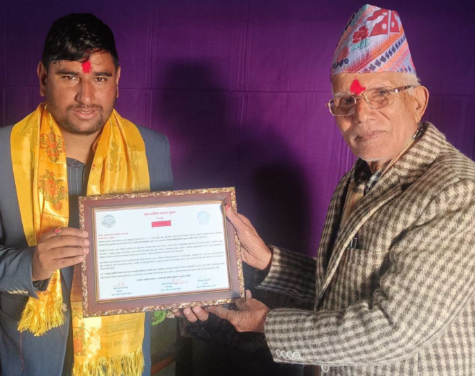 कर्णालीबाट पत्रकारितामा विद्यावारिधि गर्ने डा.एलपी देवकोटा सम्मानित